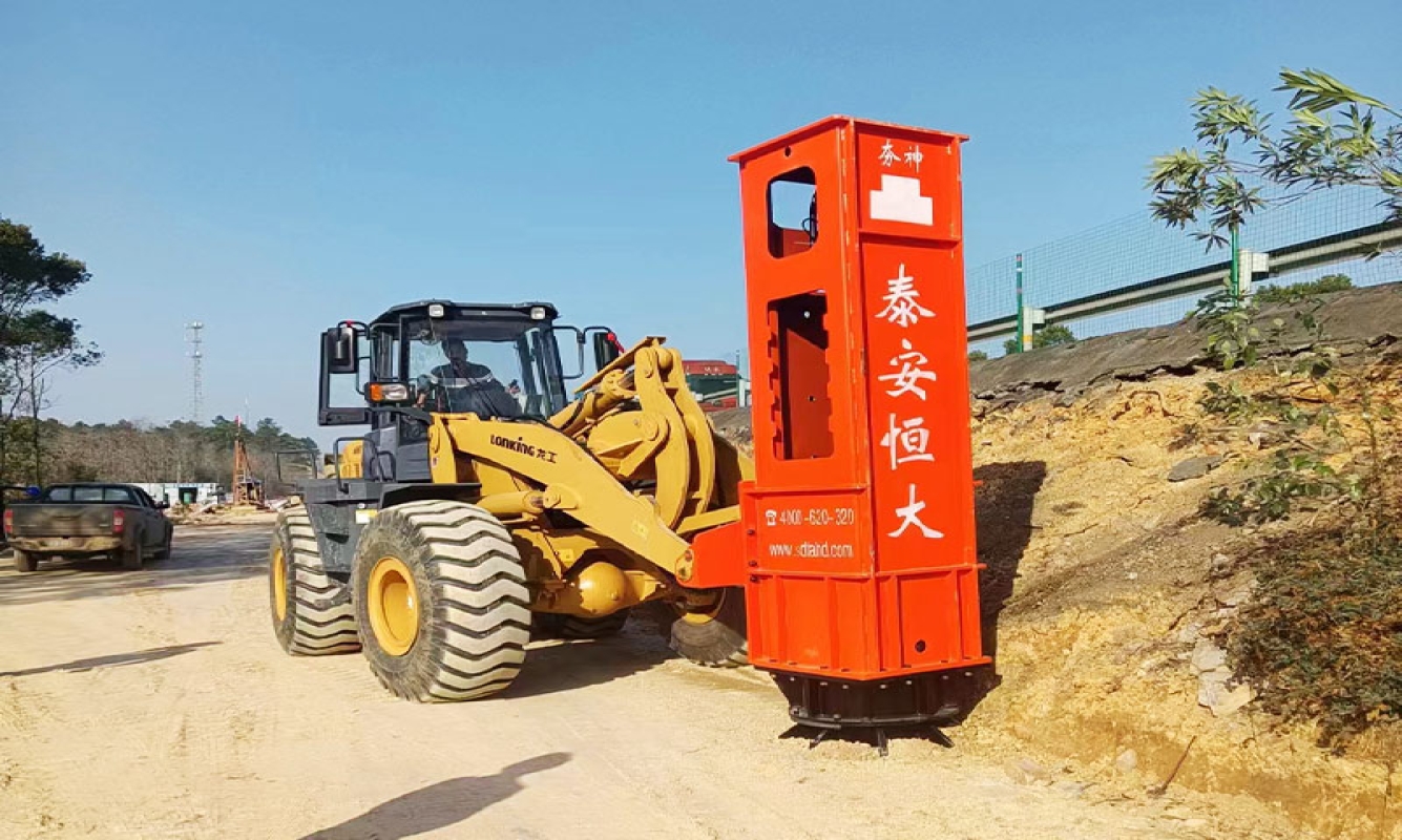 36千焦高速液压夯实机搭配龙工50装载机在京港澳高速中的应用